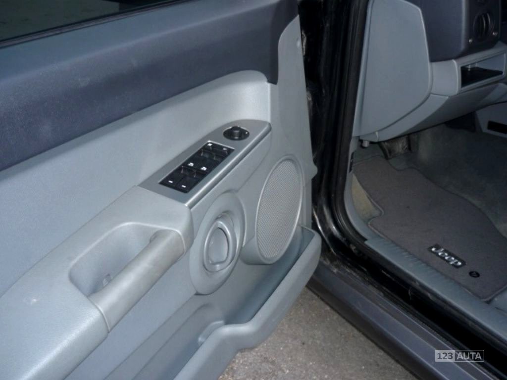 Jeep Commander, 2006 - pohled č. 9