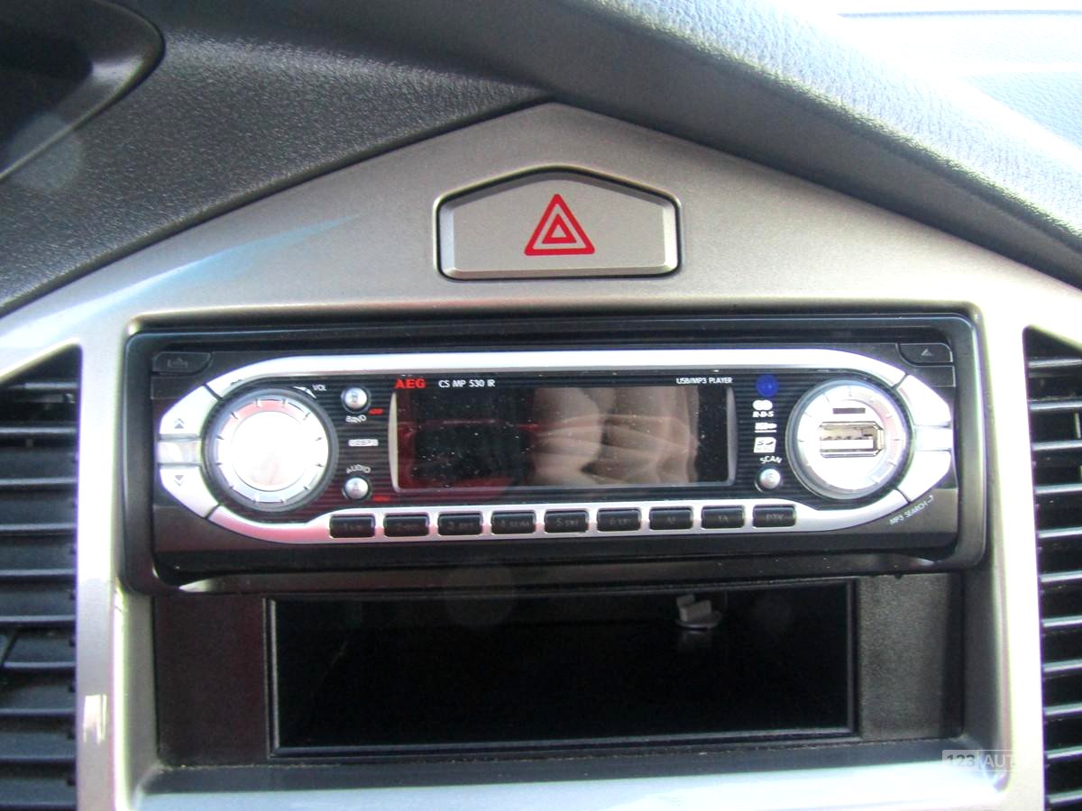 Kia Carens, 2005 - pohled č. 20