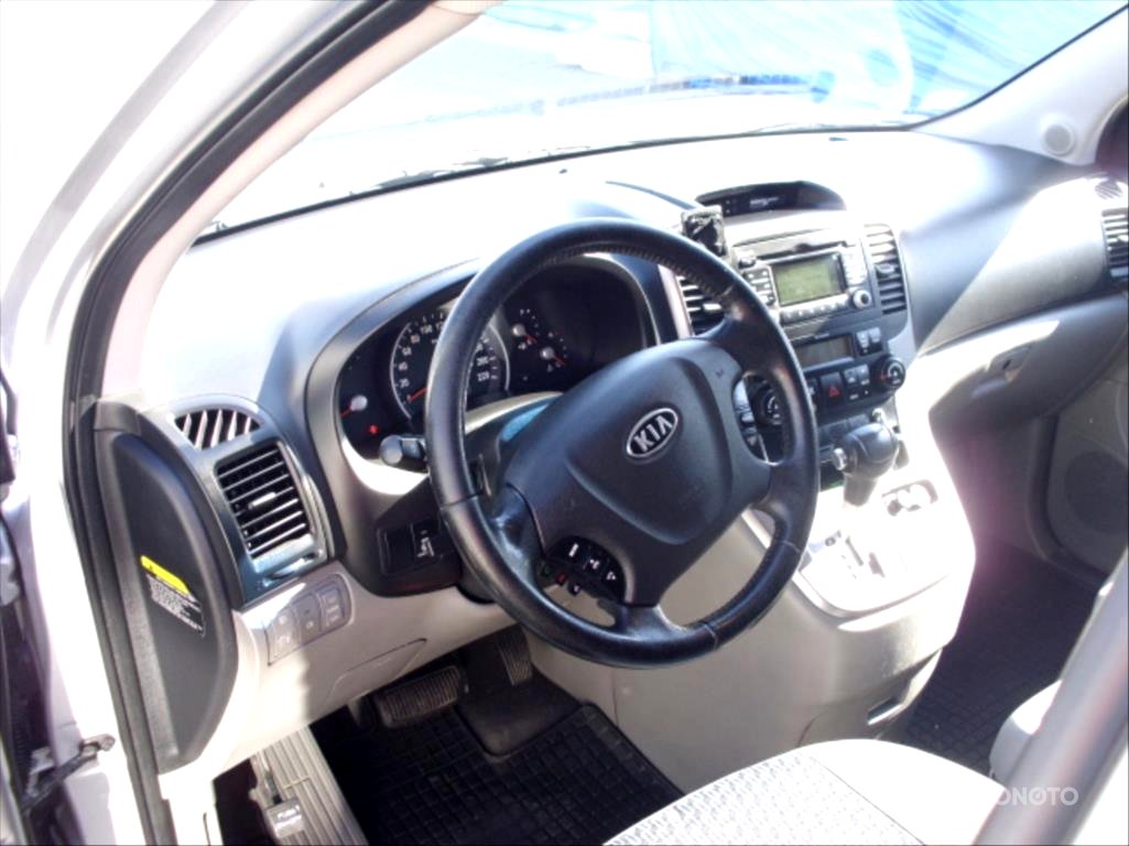 Kia Carnival, 2011 - pohled č. 6