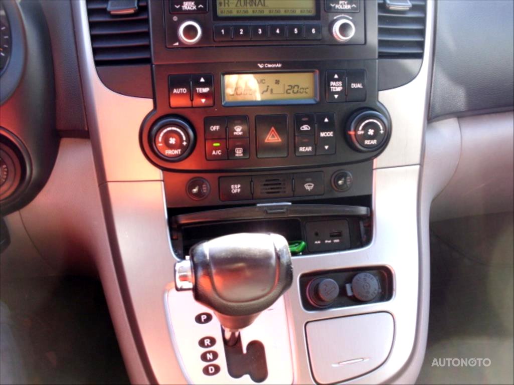 Kia Carnival, 2011 - pohled č. 9