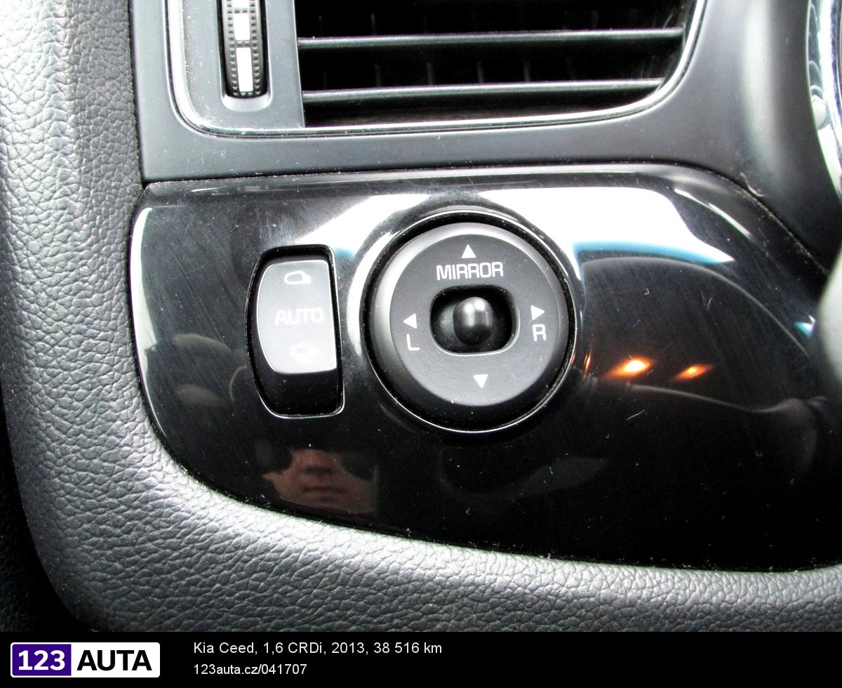 Kia Cee´d, 2013 - pohled č. 20