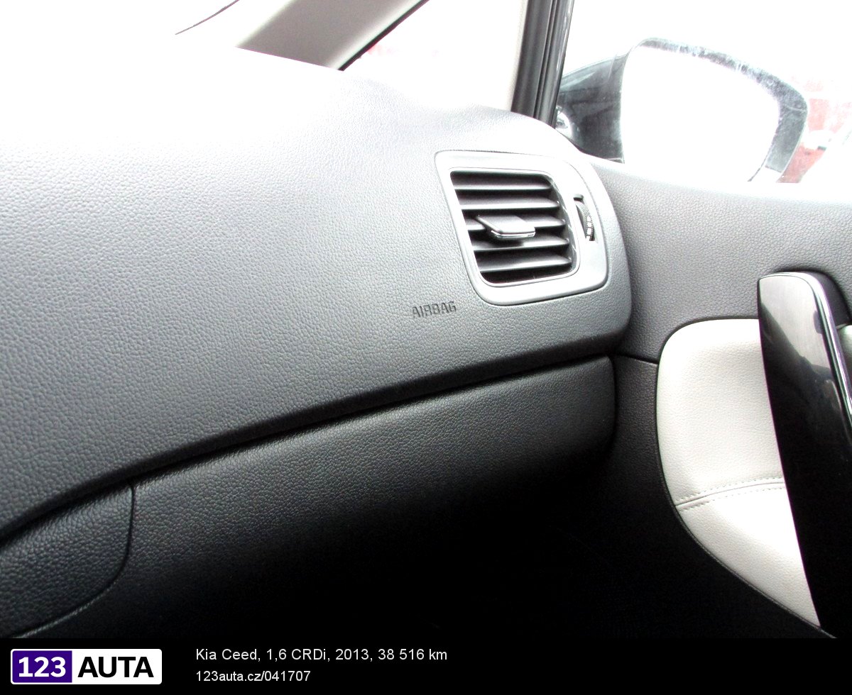 Kia Cee´d, 2013 - pohled č. 24