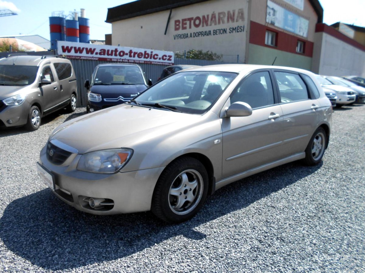 Kia Cerato, 2001 - celkový pohled