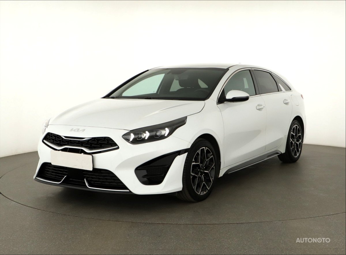 Kia ProCeed, 2023 - pohled č. 3