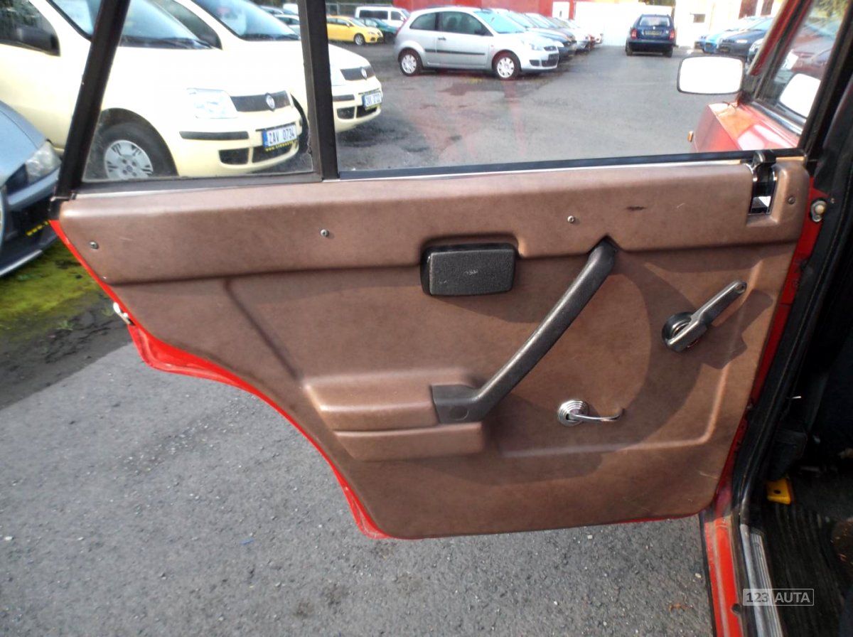 Lada 2105, 1987 - pohled č. 12