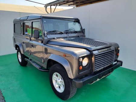 Land Rover Defender 2,5 TD 4x4 9 MÍST TAŽNÉ