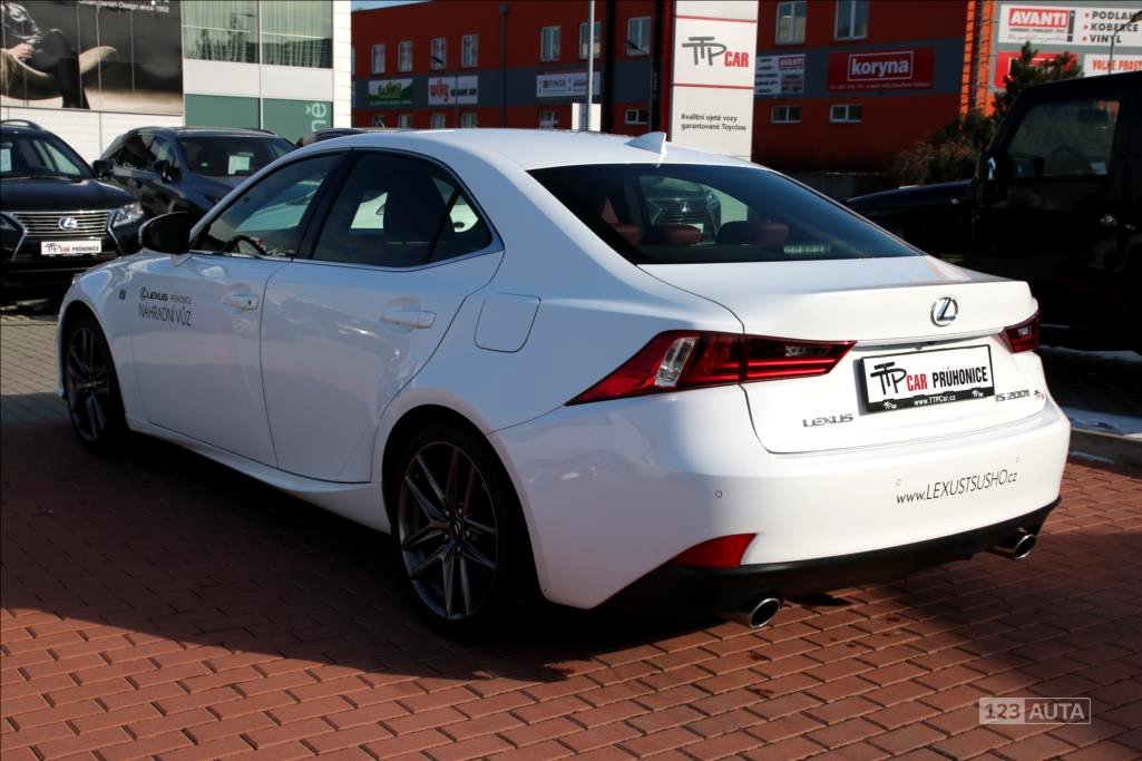 Lexus IS 200, 2015 - pohled č. 2
