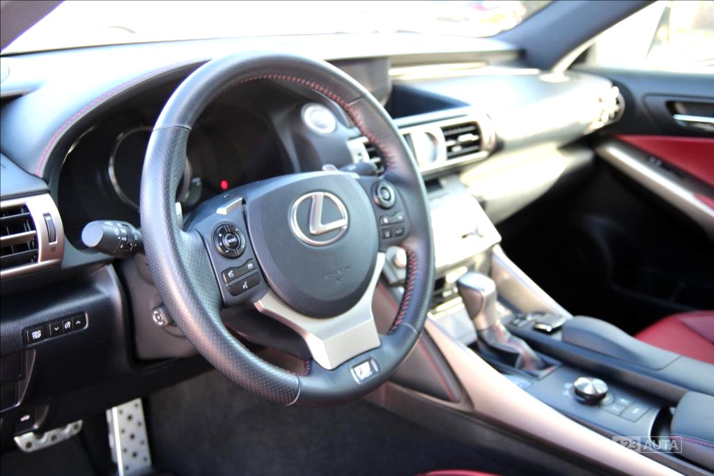 Lexus IS 200, 2015 - pohled č. 3