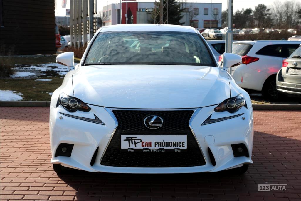 Lexus IS 200, 2015 - pohled č. 4
