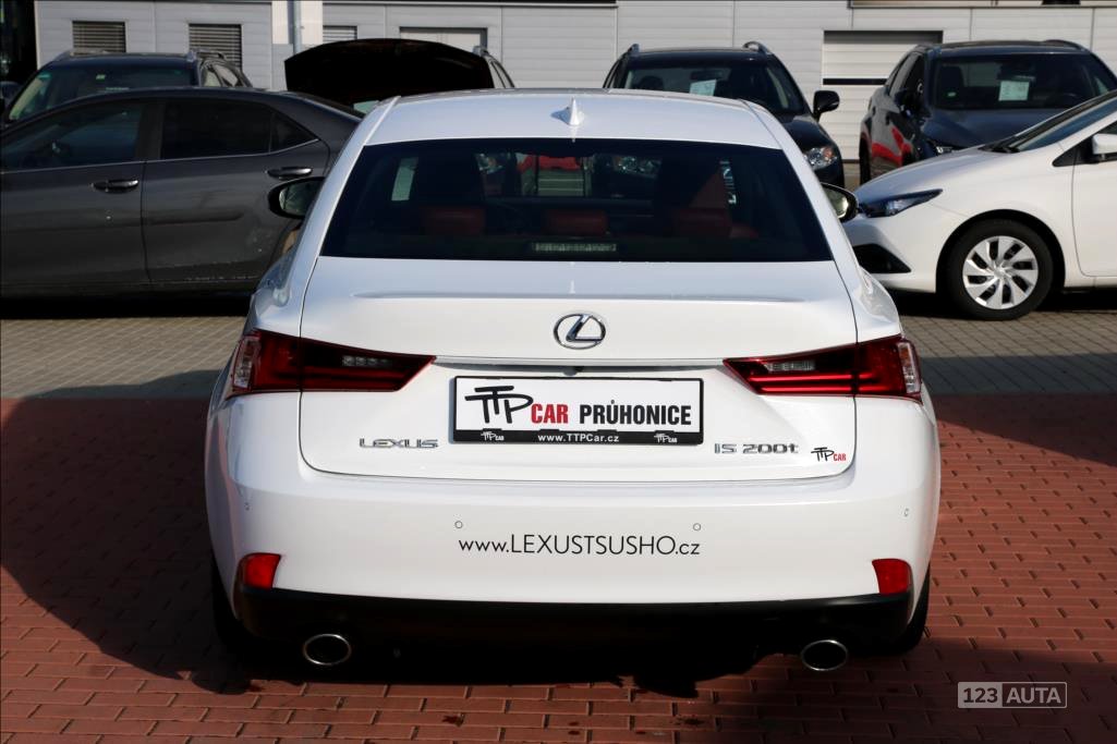 Lexus IS 200, 2015 - pohled č. 6