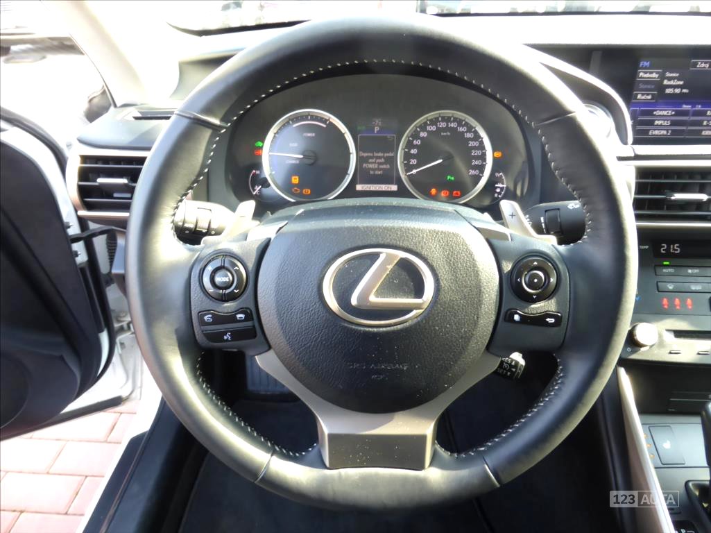 Lexus IS 300, 2015 - pohled č. 10