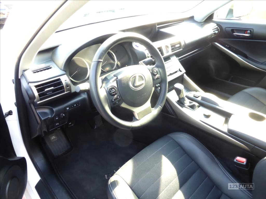 Lexus IS 300, 2015 - pohled č. 3