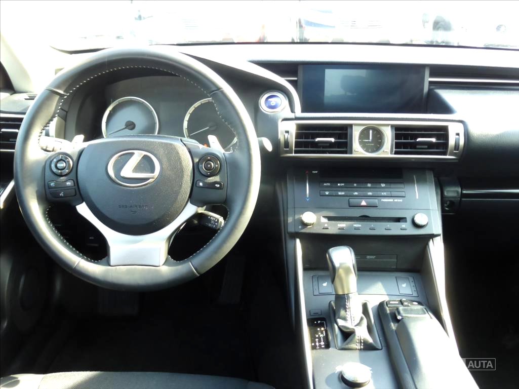 Lexus IS 300, 2015 - pohled č. 9