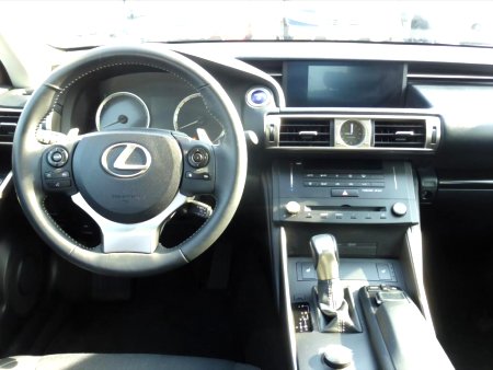 Lexus IS 300, 2015 - pohled č. 9