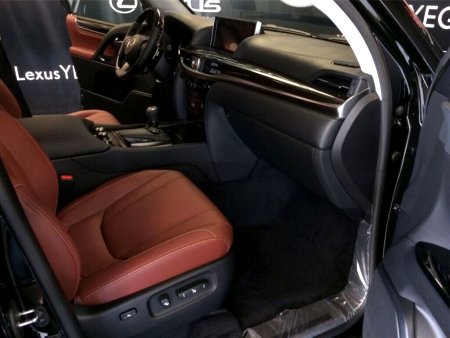 Lexus LX 570, 2020 - pohled č. 10