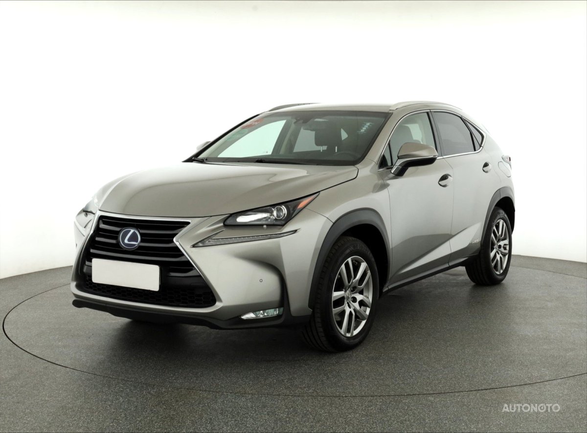 Lexus NX, 2017 - pohled č. 3