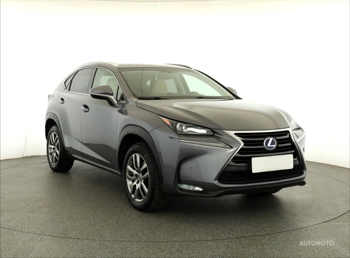 Lexus NX, 2015 - celkový pohled