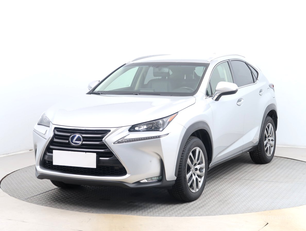 Lexus NX, 2017 - pohled č. 3