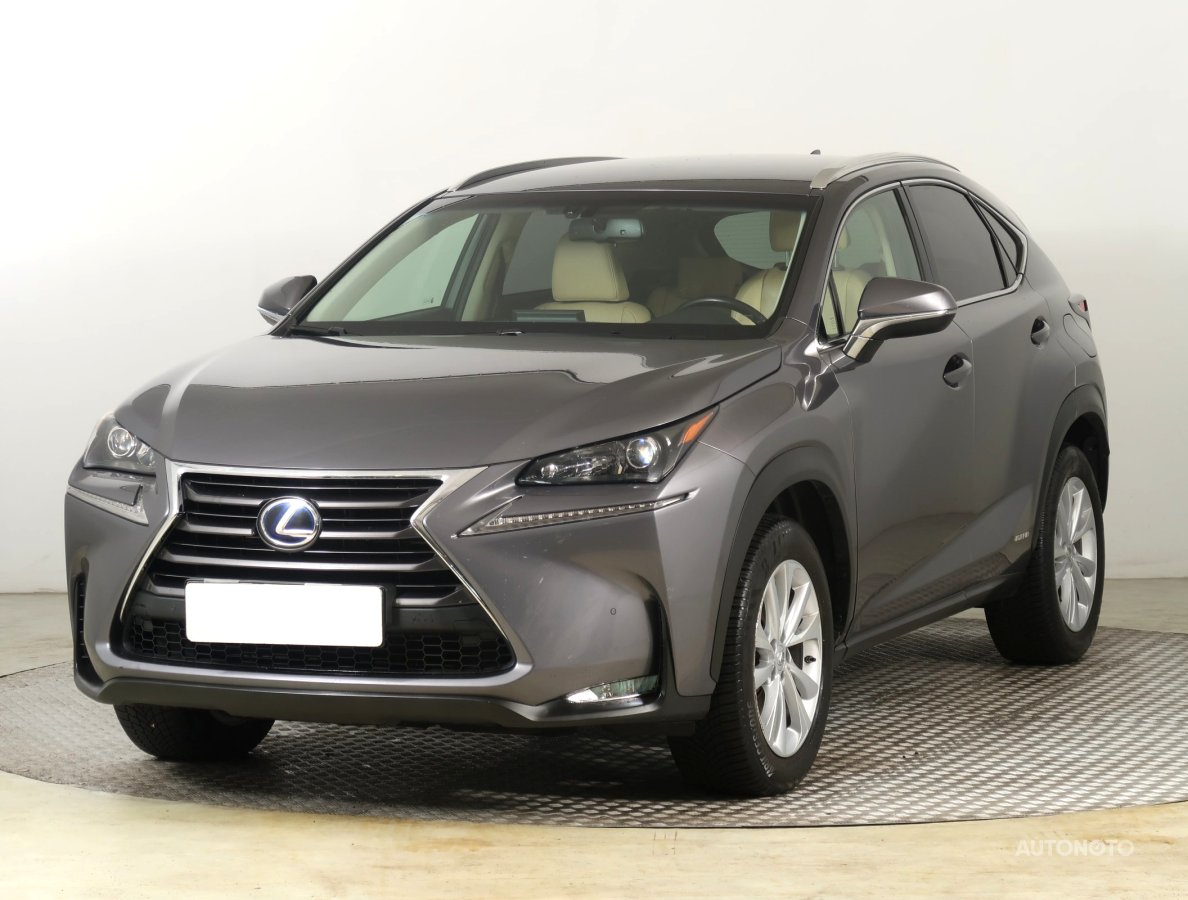 Lexus NX, 2017 - pohled č. 3
