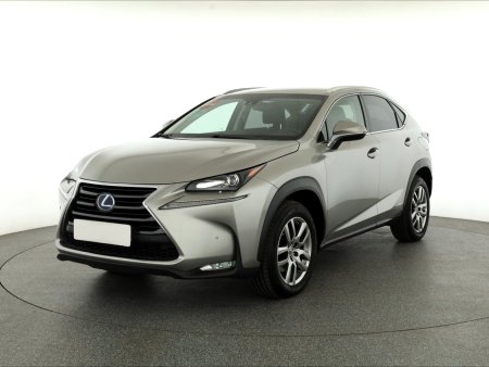 Lexus NX, 2017 - pohled č. 3
