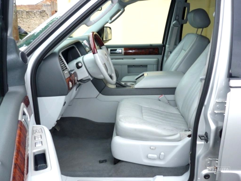 Lincoln Navigator, 2004 - pohled č. 8