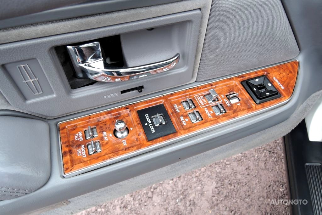 Lincoln Town Car, 1993 - pohled č. 10