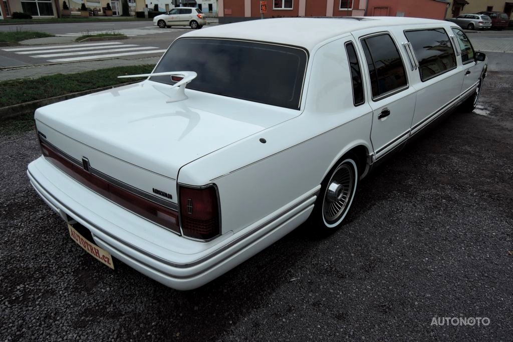 Lincoln Town Car, 1993 - pohled č. 6