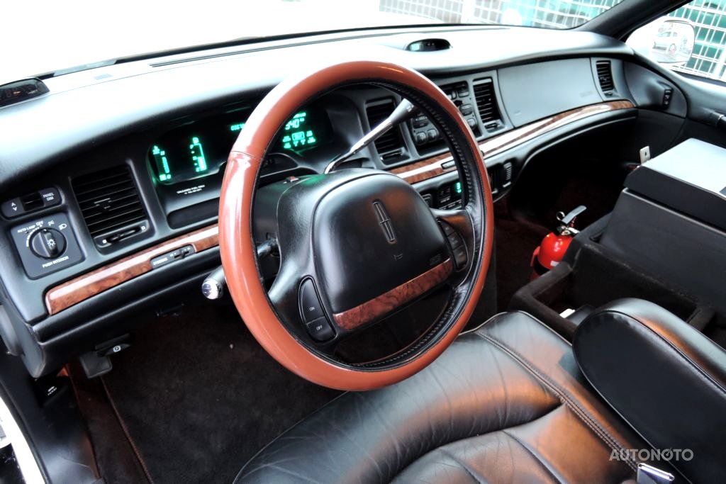 Lincoln Town Car, 1995 - pohled č. 9