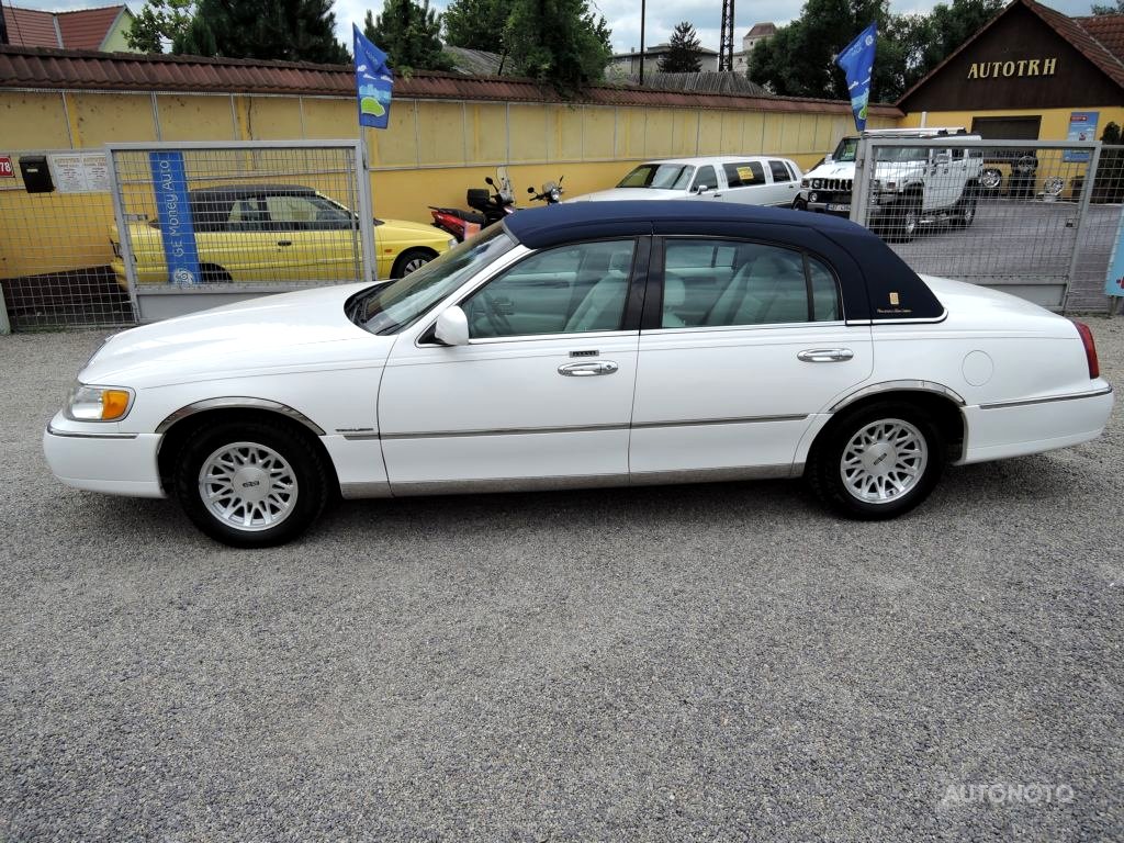 Lincoln Town Car, 1998 - pohled č. 4