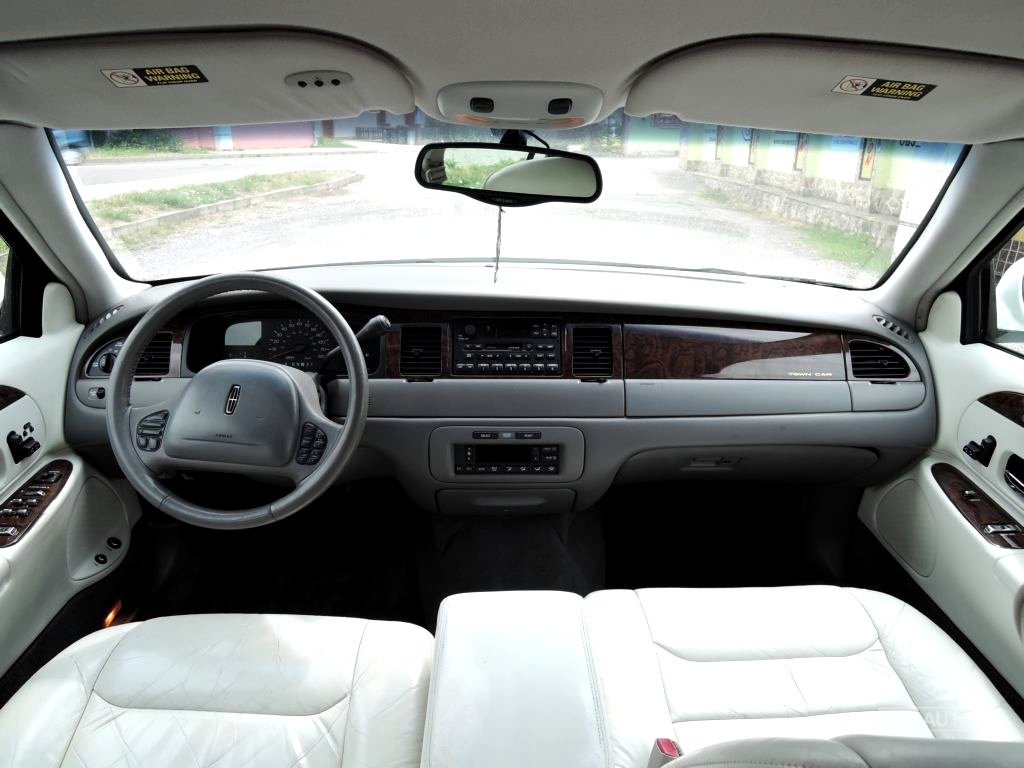 Lincoln Town Car, 1998 - pohled č. 14