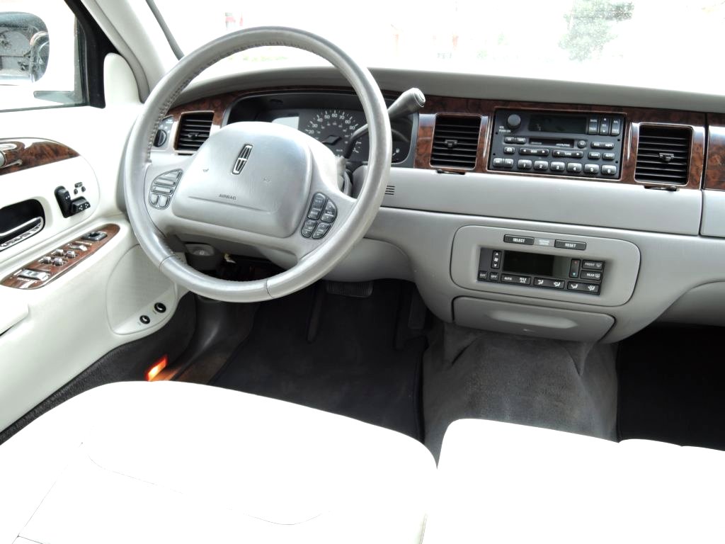 Lincoln Town Car, 1998 - pohled č. 15