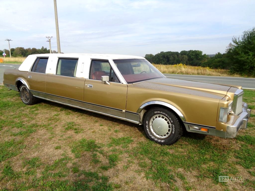 Lincoln Town Car, 1986 - pohled č. 3