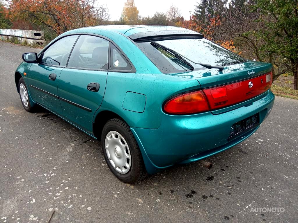 Mazda 323, 1995 - pohled č. 3