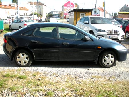 Mazda 323 F, 1997 - pohled č. 2