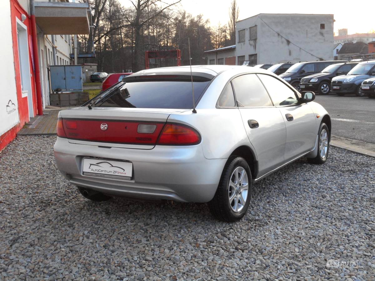 Mazda 323F, 1998 - pohled č. 3