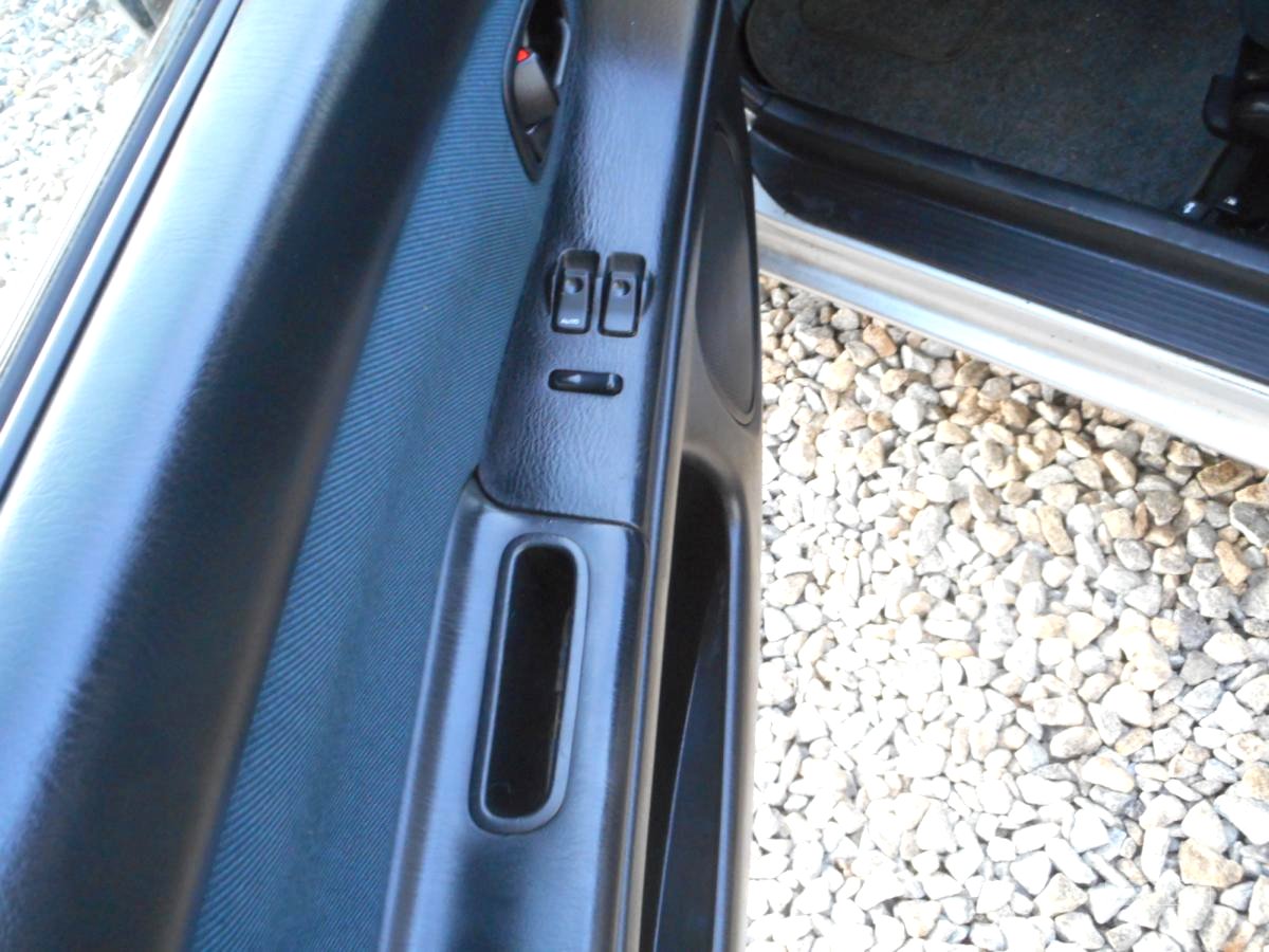 Mazda 323F, 1998 - pohled č. 7