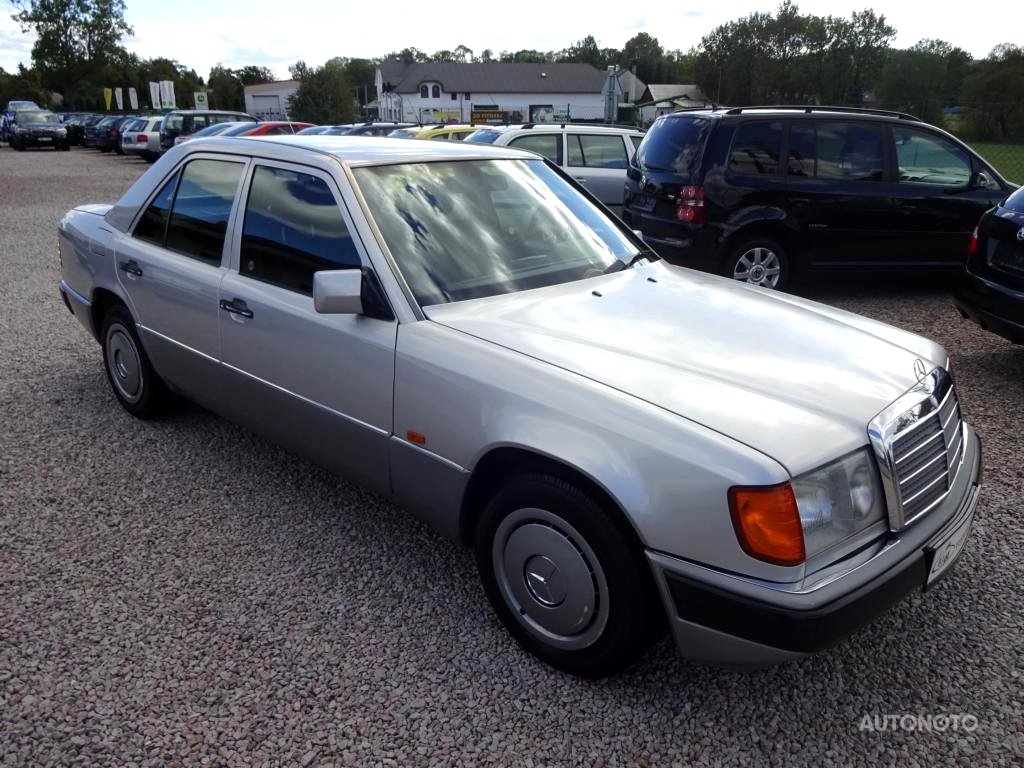 Mercedes-Benz 124  200E-16, 1993 - celkový pohled