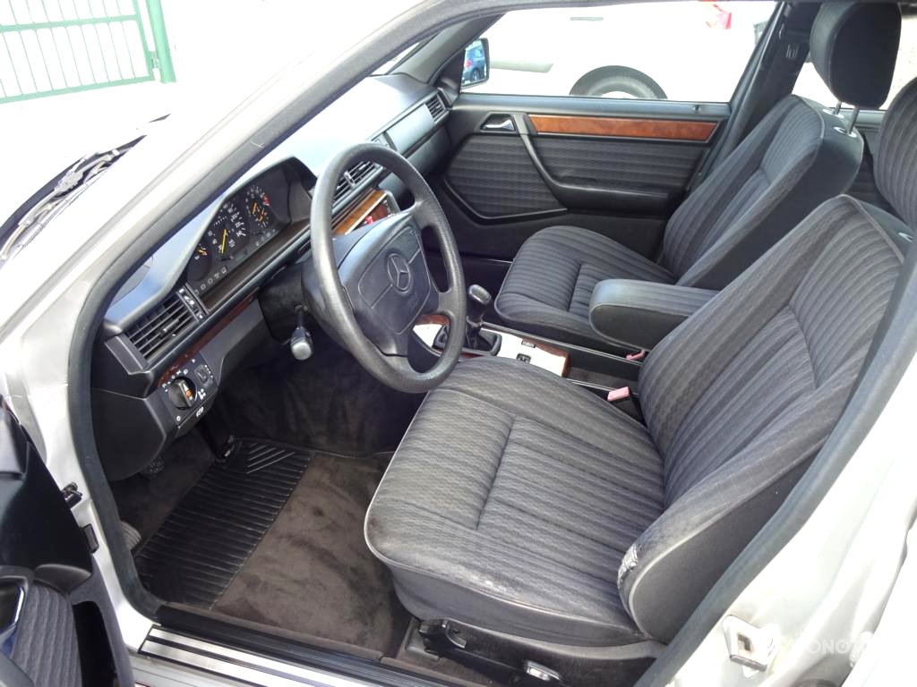 Mercedes-Benz 124  200E-16, 1993 - pohled č. 10