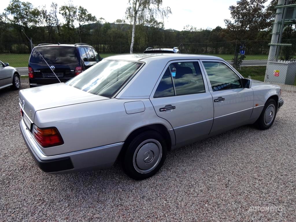 Mercedes-Benz 124  200E-16, 1993 - pohled č. 5