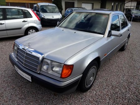 Mercedes-Benz 124  200E-16, 1993 - pohled č. 3