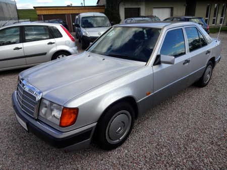 Mercedes-Benz 124  200E-16, 1993 - pohled č. 4