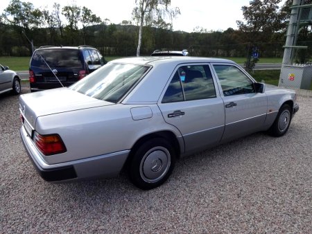 Mercedes-Benz 124  200E-16, 1993 - pohled č. 5
