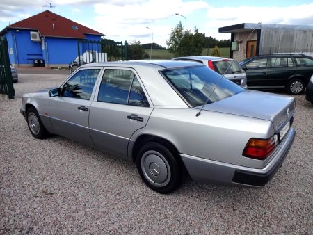 Mercedes-Benz 124  200E-16, 1993 - pohled č. 8