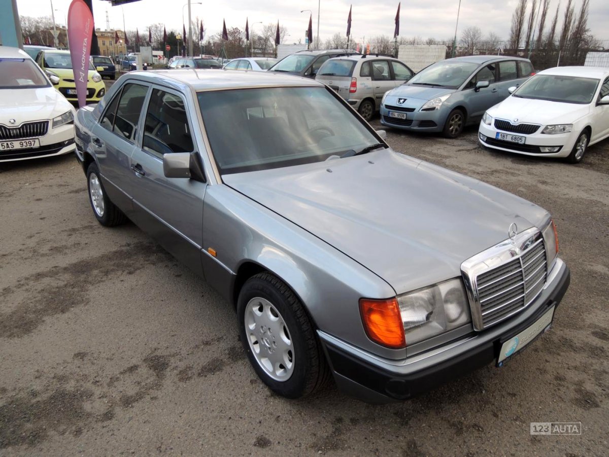 Mercedes-Benz 124, 1990 - pohled č. 6