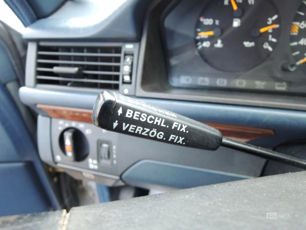 Mercedes-Benz 124, 1990 - pohled č. 9