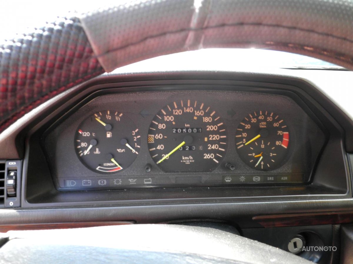 Mercedes-Benz 124, 1989 - pohled č. 10