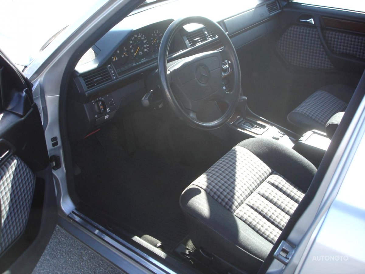 Mercedes-Benz 124, 1995 - pohled č. 3