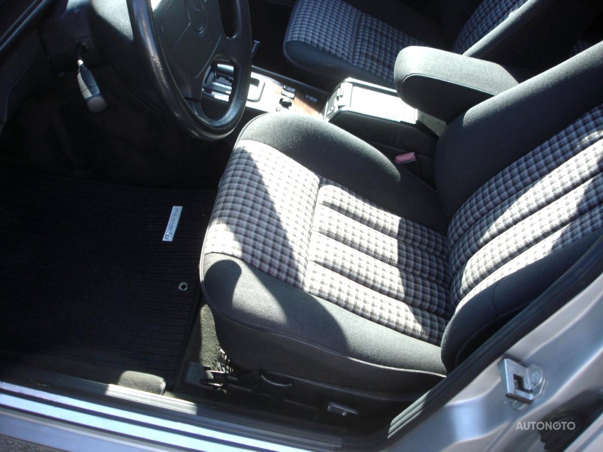 Mercedes-Benz 124, 1995 - pohled č. 4