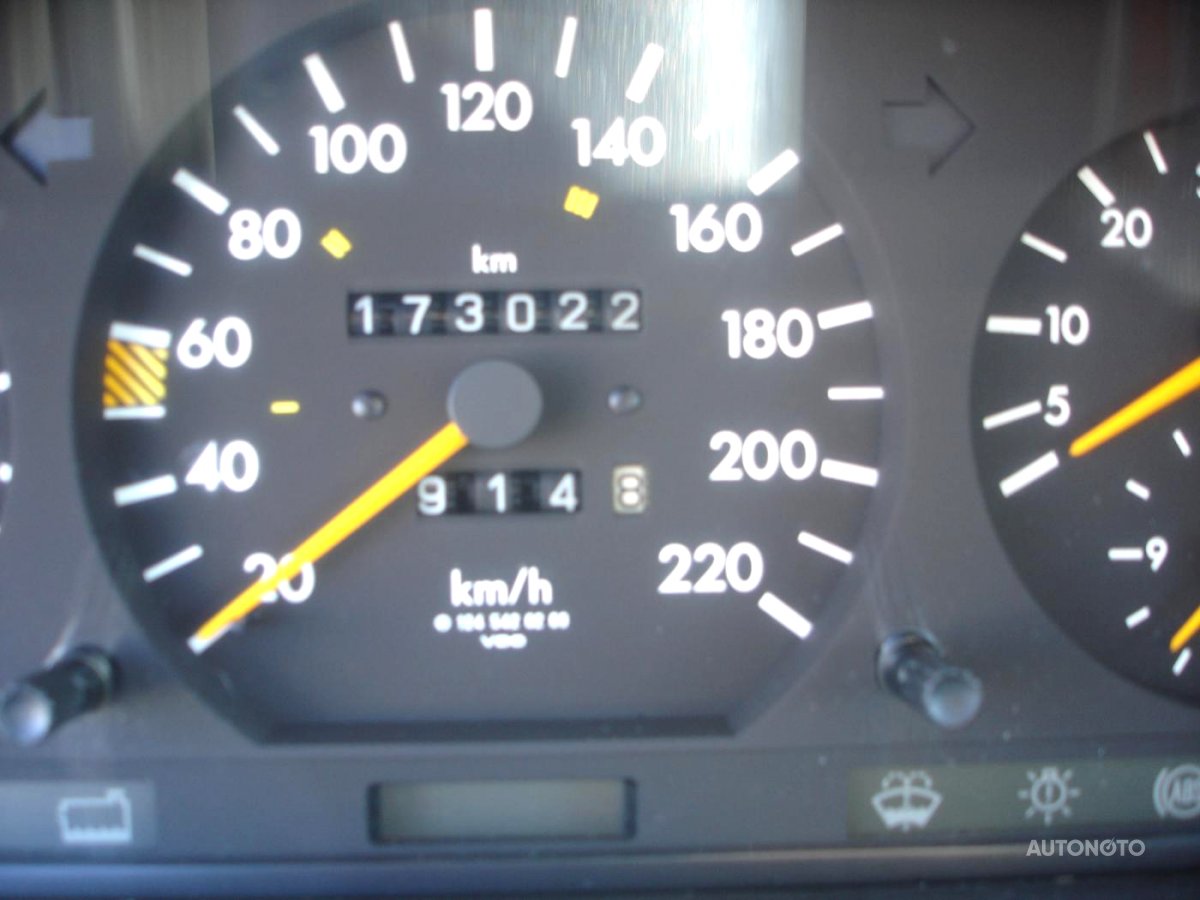 Mercedes-Benz 124, 1995 - pohled č. 7