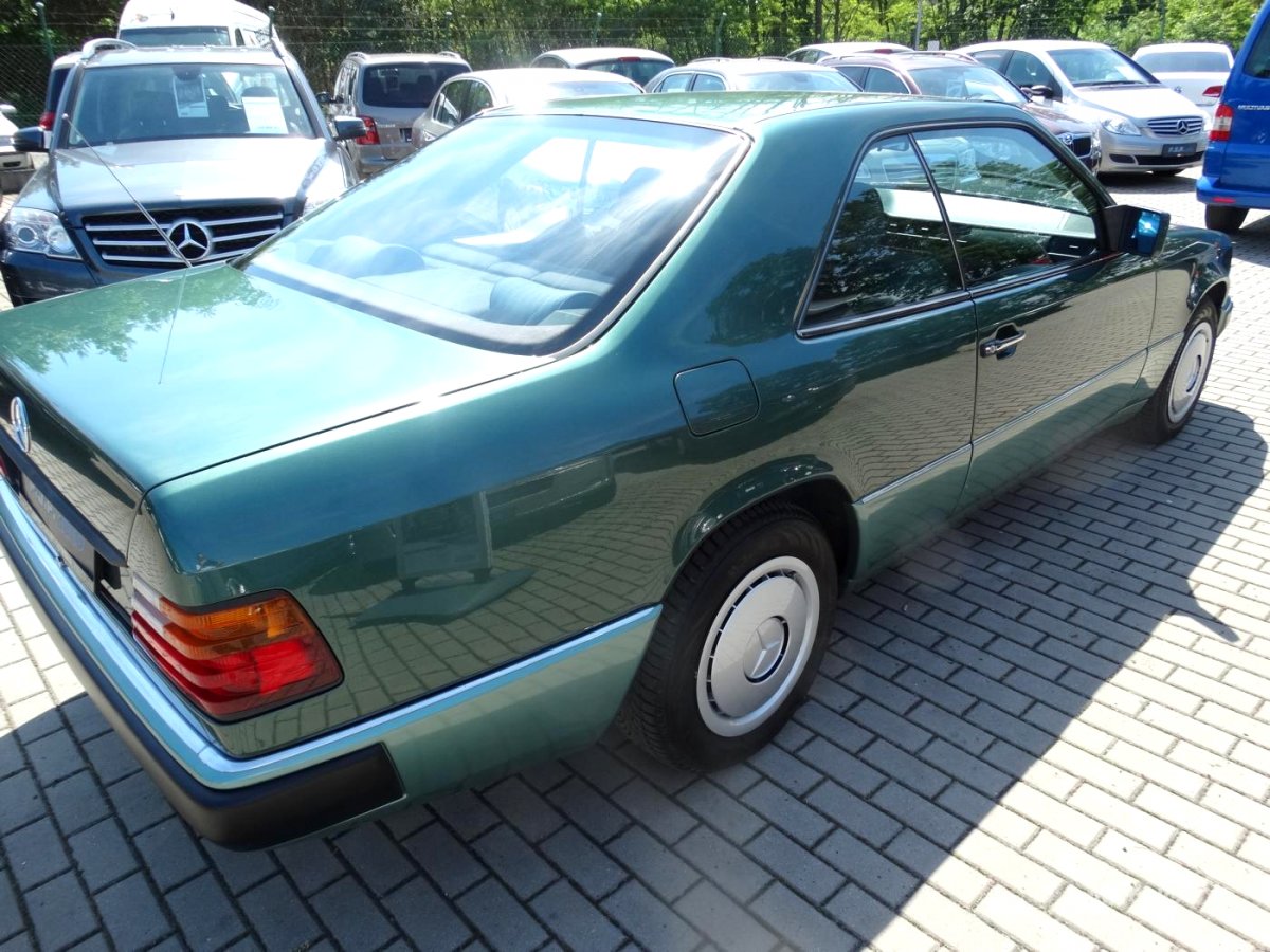 Mercedes-Benz 124, 1991 - pohled č. 2